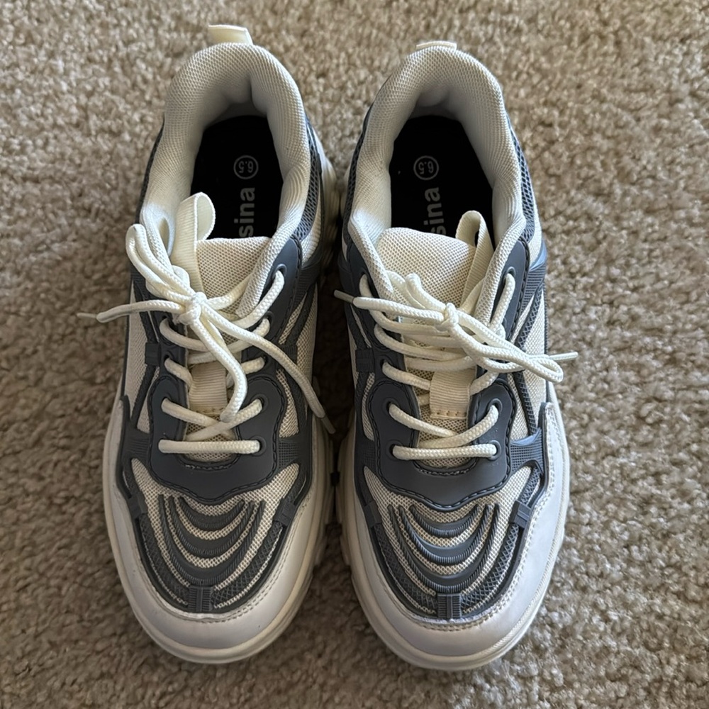 Hasina Sneakers